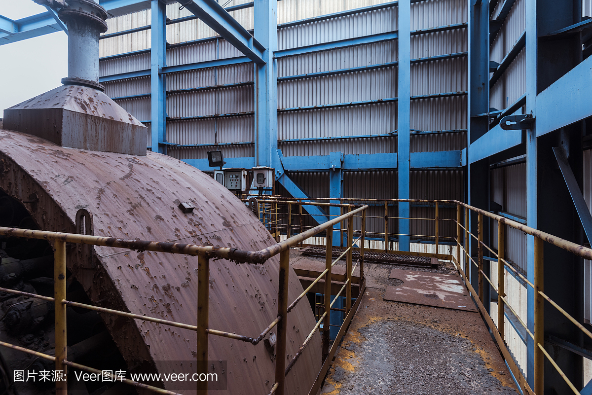 一個廢棄的鋼鐵廠內(nèi)部